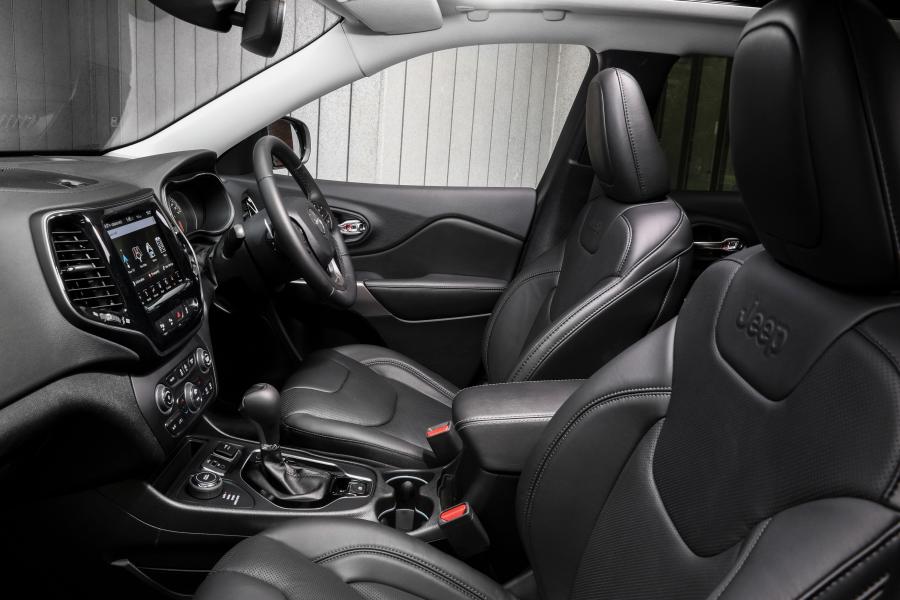 Интерьер Jeep Cherokee Limited (KL) 2018 года  (AU) (фото 2 из 31)